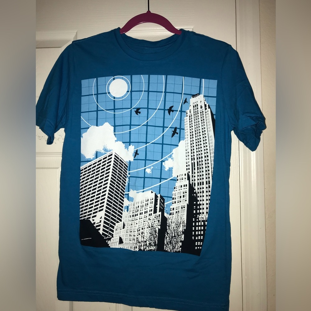 🦖2 for $7🦖 Graphic tshirt boys size extra large